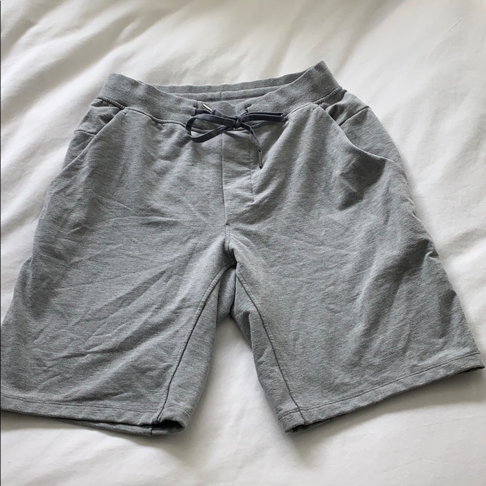 LULULEMON men’s gray sweat shorts
